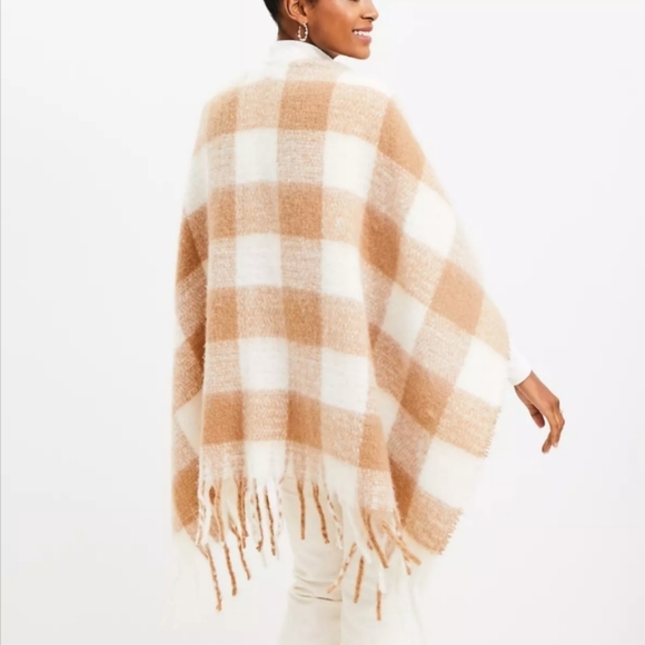 NEW Loft Buffalo Check Wrap Shawl Poncho Tan and White One Size Soft - Picture 3 of 9